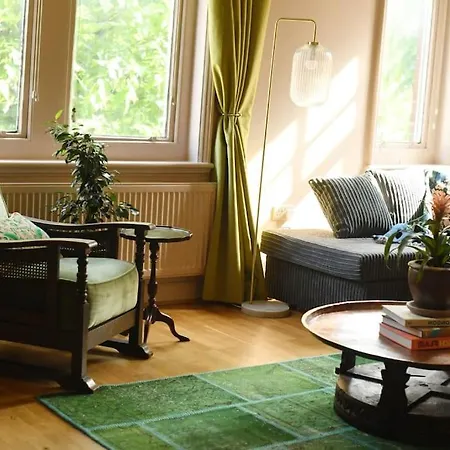 Three-storey, Renovated 1890s Heritage In Spitalfields Market Apartment *