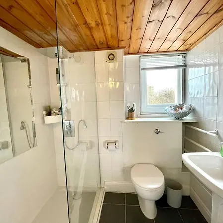 High-ceiling Flat With Rooftop & Skyline View Apartment *
