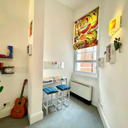 High-ceiling Flat With Rooftop & Skyline View *