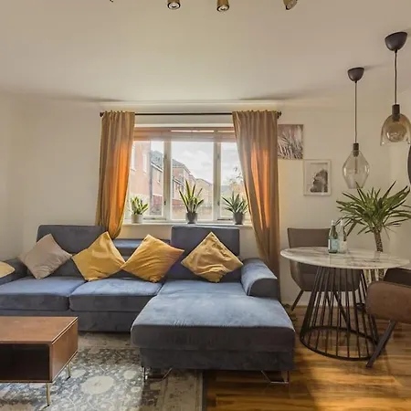 Bright &spacious One Bedroom Flat Off Canary Wharf Apartment London