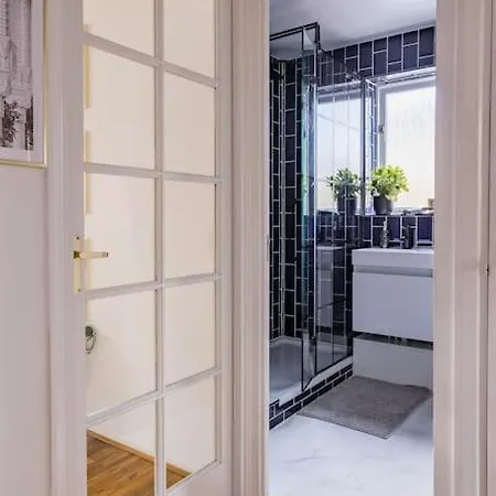 Bright &spacious One Bedroom Flat Off Canary Wharf Apartment