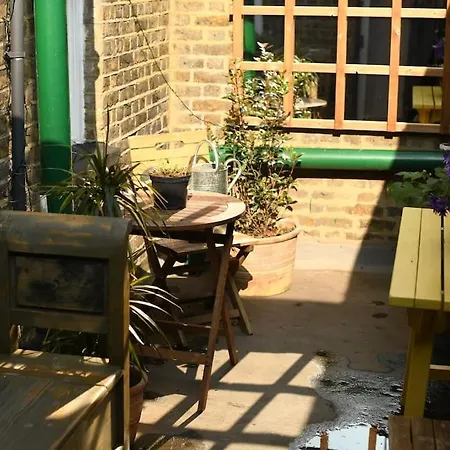Three-storey, Renovated 1890s Heritage In Spitalfields Market