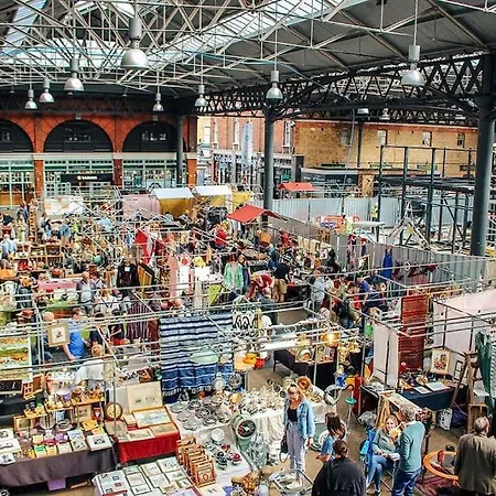 Three-storey, Renovated 1890s Heritage In Spitalfields Market *