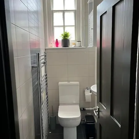 Three-storey, Renovated 1890s Heritage In Spitalfields Market Apartment London