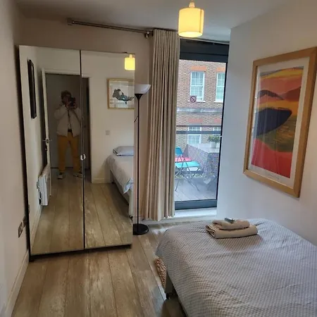 Apartment Walking To Tower Bridge London