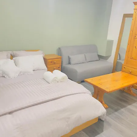 Spacious Studio Holiday home *