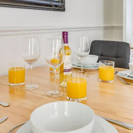Luxury 1 Bed In East Apartment