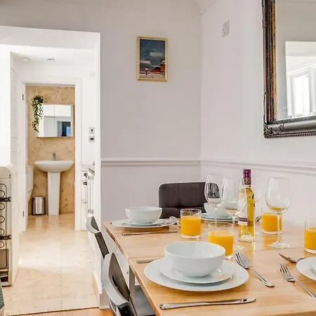Luxury 1 Bed In East Apartment