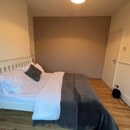 Entire Luxury 4 Bedroom Victorian House With 2 En-suite - Forest Hill, Apartment