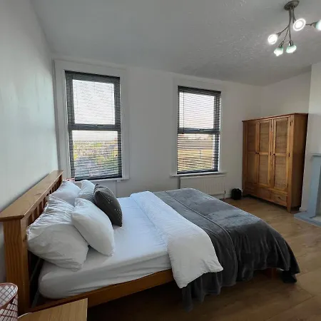 Apartment Entire Luxury 4 Bedroom Victorian House With 2 En-suite - Forest Hill,