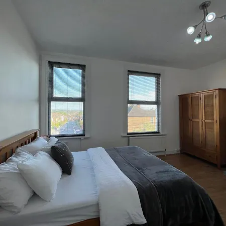 Apartment Entire Luxury 4 Bedroom Victorian House With 2 En-suite - Forest Hill, London