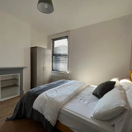 Entire Luxury 4 Bedroom Victorian House With 2 En-suite - Forest Hill, Apartment