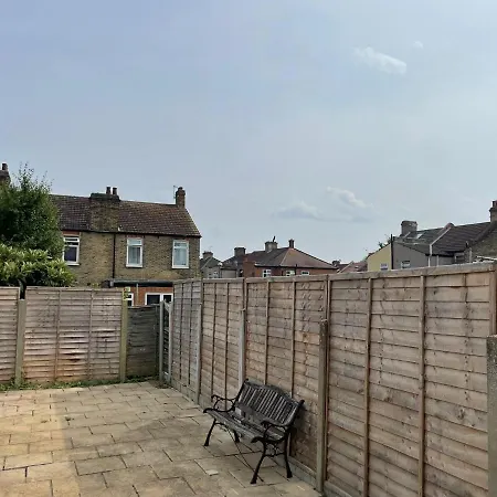 Amazing Studio In Ilford! *