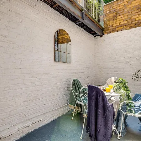 Luxury 1 Bed In East
