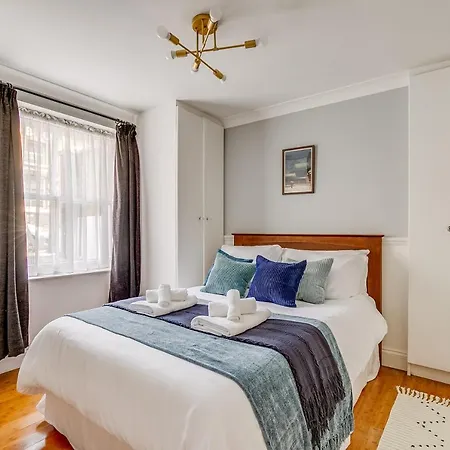 Luxury 1 Bed In East Apartment *