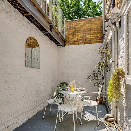 Luxury 1 Bed In East