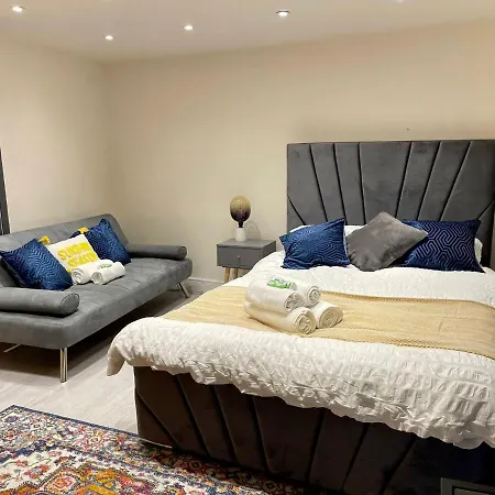 Shoreditch - And In The Apartment *