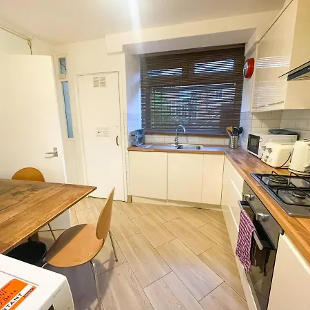 Flat 4, Kingsbury House