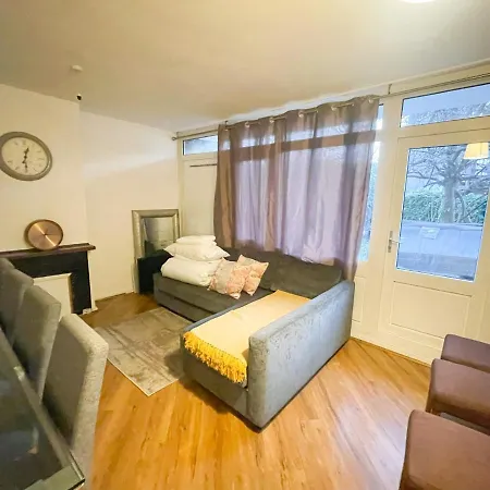 Flat 4, Kingsbury House *