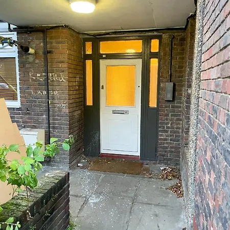 Flat 4, Kingsbury House * London