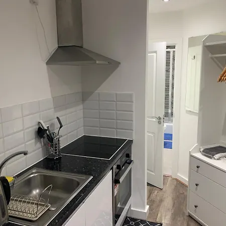 Cosy B1 Apartment London