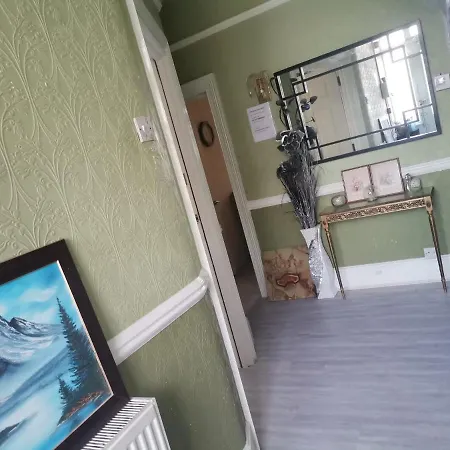Homestay Luxury Super Double Bedroom London Seven Kings Train Station Ilford