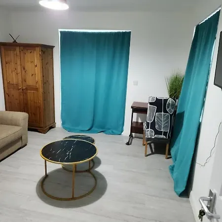 Homestay Luxury 5-Room House - Your Perfect Getaway Awaits Goodmayes