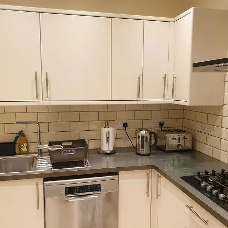 Appartement London Luxury 3 Bedroom Sleeps 8 With 3 Bathrooms 5 Mins Walk To Tube Station Free Parking *