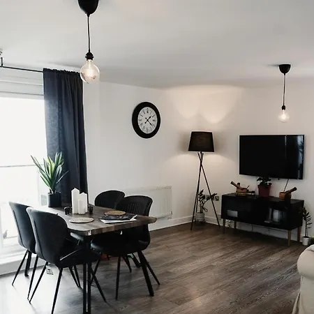 2 Bed River View Greenwich Apartment