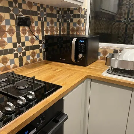 Holiday home Modern 4-bedroom Entire House With Garden Uxbridge