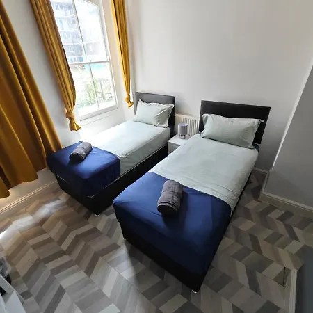 2 Bedroom 2 Bathroom In Old St - Shoreditch - Zone 1 Apartment