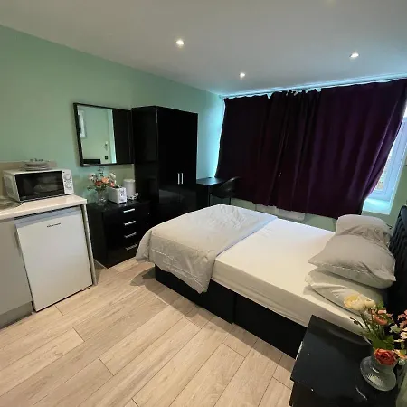 Letzi Premium Cozy Retreat Private En-suite Rooms, Heathrow Airport Hayes (Greater London)
