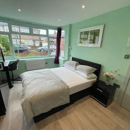Letzi Premium Cozy Retreat Private En-suite Rooms, Heathrow Airport