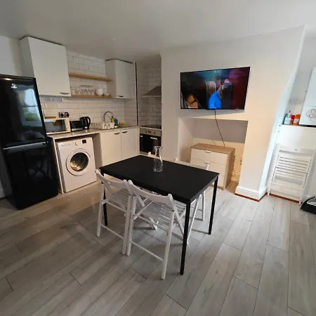 2 Bedroom 2 Bathroom In Old St - Shoreditch - Zone 1 London