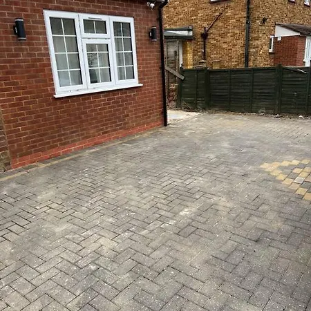En-suite Double - Private Entrance & Free Parking * West Drayton (Middlesex)