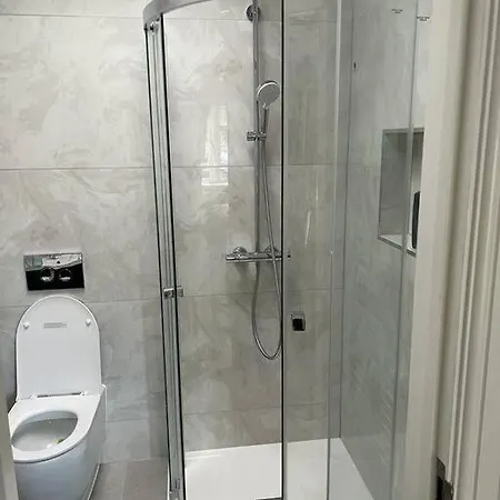 En-suite Double - Private Entrance & Free Parking Apartment *