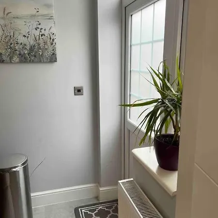 En-suite Double - Private Entrance & Free Parking Apartment