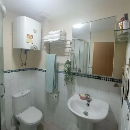 1- Bedroom Flat In London, Sleeps 4, Good Transport Link London