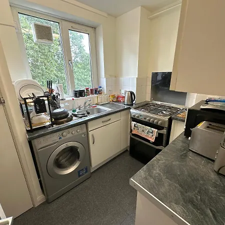 Cozy In Shared Near Canary Wharf * Londen
