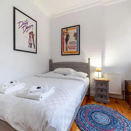 Apartment Stylish 1 Bdr Wcommunal Garden, Greenwich