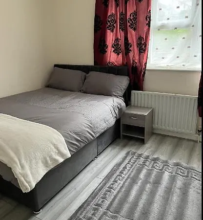 Проживание в семье Eliane's Place X Пламстед