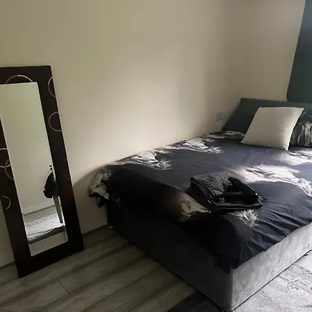 Проживание в семье Eliane's Place X Пламстед