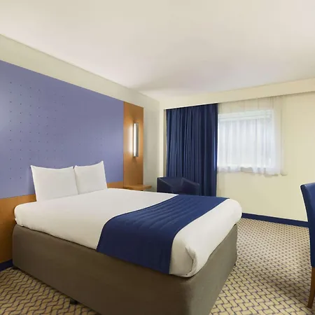 Ramada London North 4*