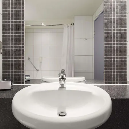 Ramada London North Hotel