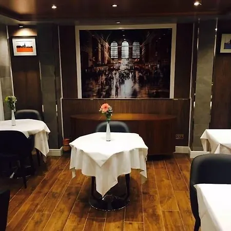 Cheshire Hotel 3*