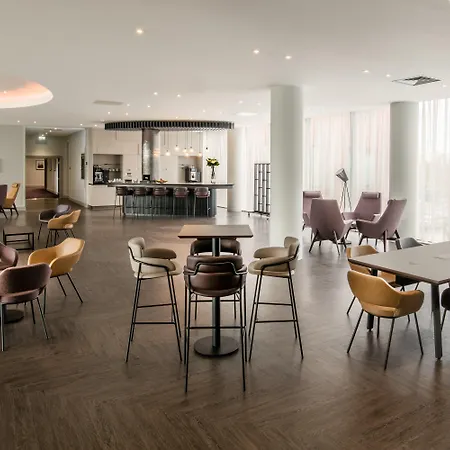 Hotel Crowne Plaza - Docklands By Ihg