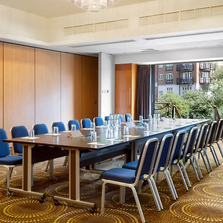 London Lock By Ihg Brentford