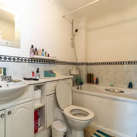 View Private Room, Desk, 1 Gbps Net, Free Parking Homestay *