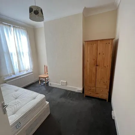 East 2 Bedroom Londyn