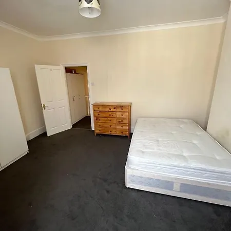 East 2 Bedroom * Londyn